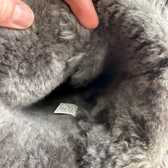 UGG Bailey Button Triplet Shearling Boots - Women’s size 6 - Picture 12 of 14